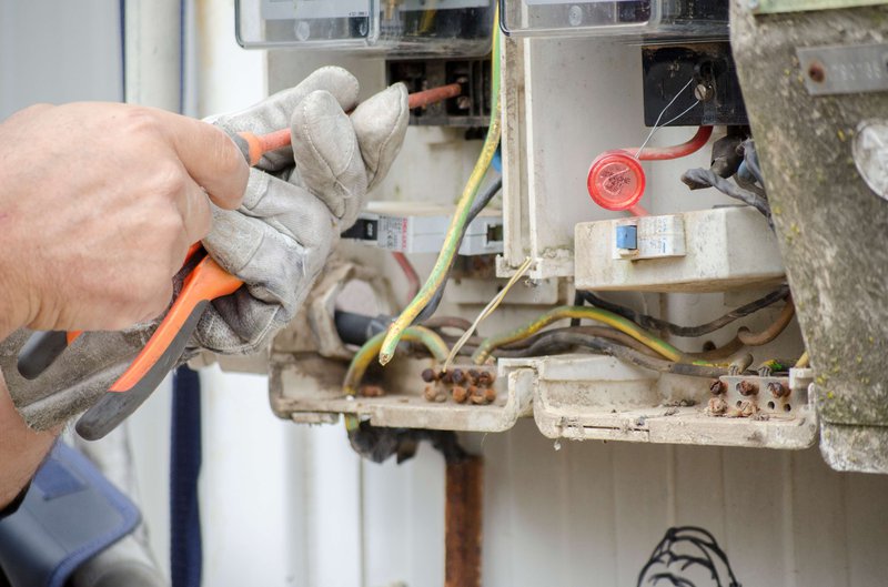 Detecten 27 establiments de Girona amb manipulacions a la xarxa elèctrica