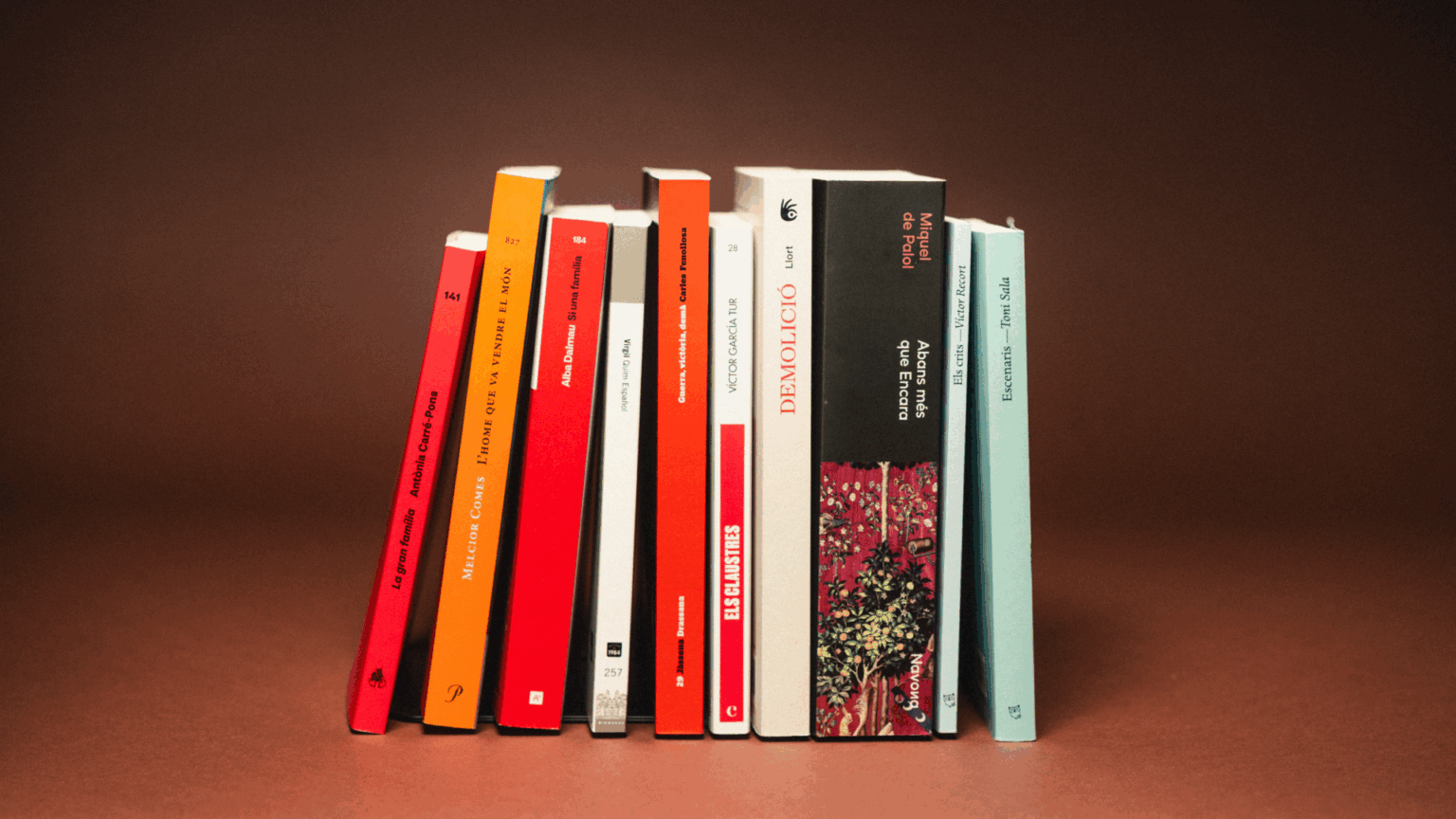 Les deu novel·les nominades al Premi Òmnium a la Millor Novel·la de l’Any